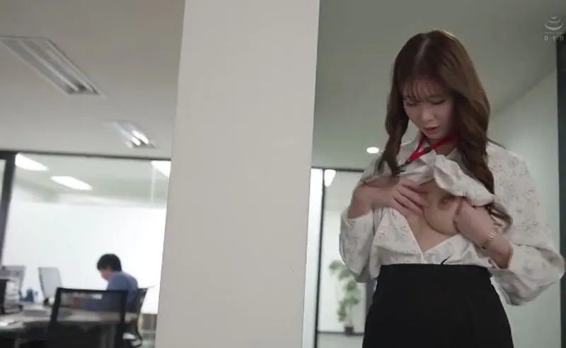 Bí ẩn đằng sau cô nhân viên ngoại hình chỉn chu, nghiêm nghị nhưng thực chất là "nữ hoàng dâm đãng"